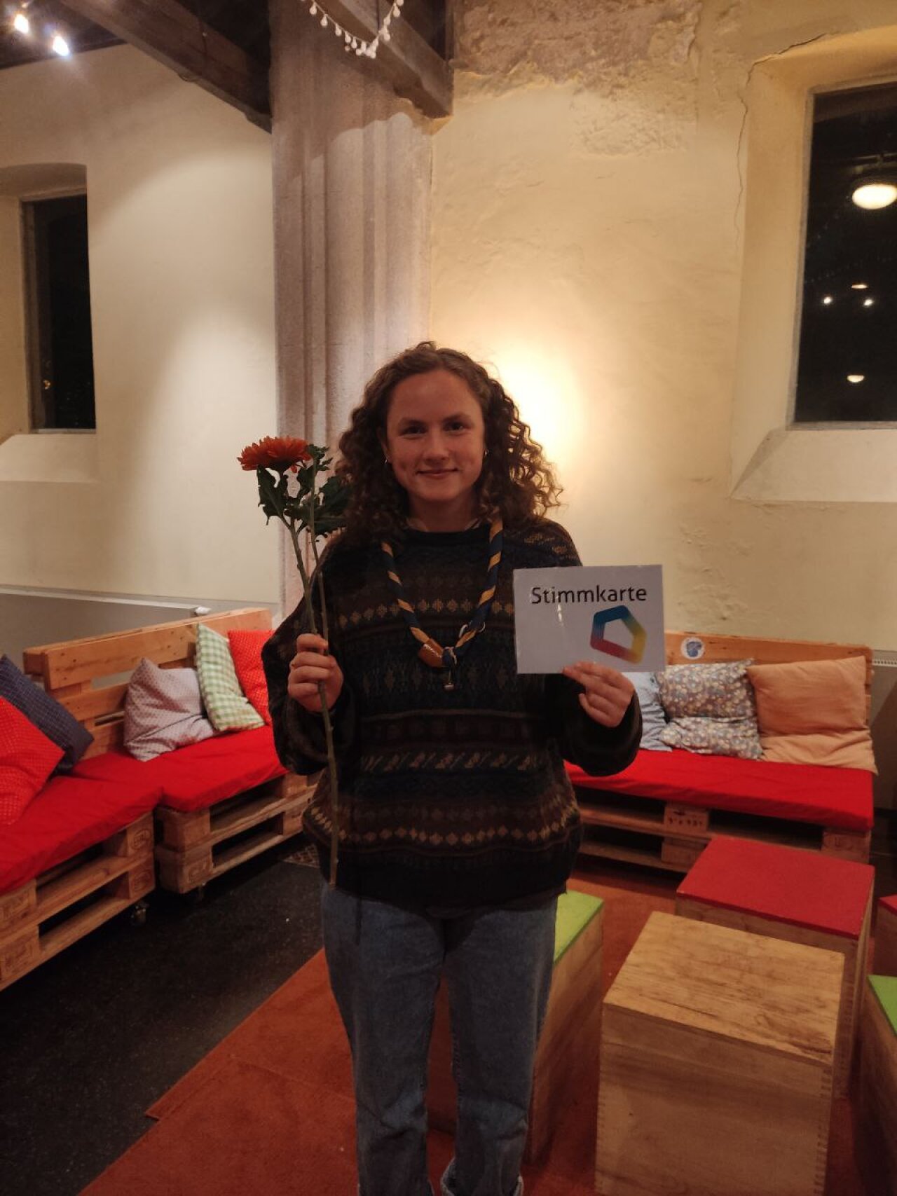 Maja Tischmann vom Aufbaustamm Bankiva des BdP nach der Aufnahme in den Stadtjugendring.