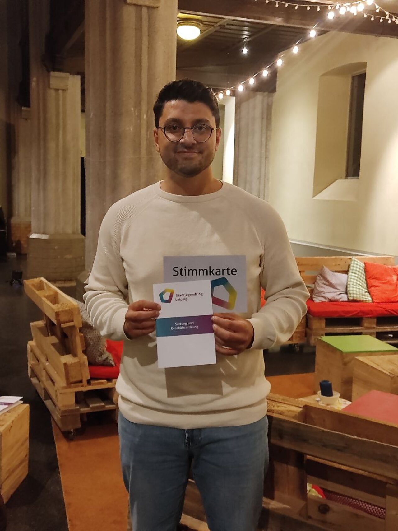 Azim Semizoglu vom Haus der sozialen Vielfalt e.V. nach der Aufnahme in den Stadtjugendring.